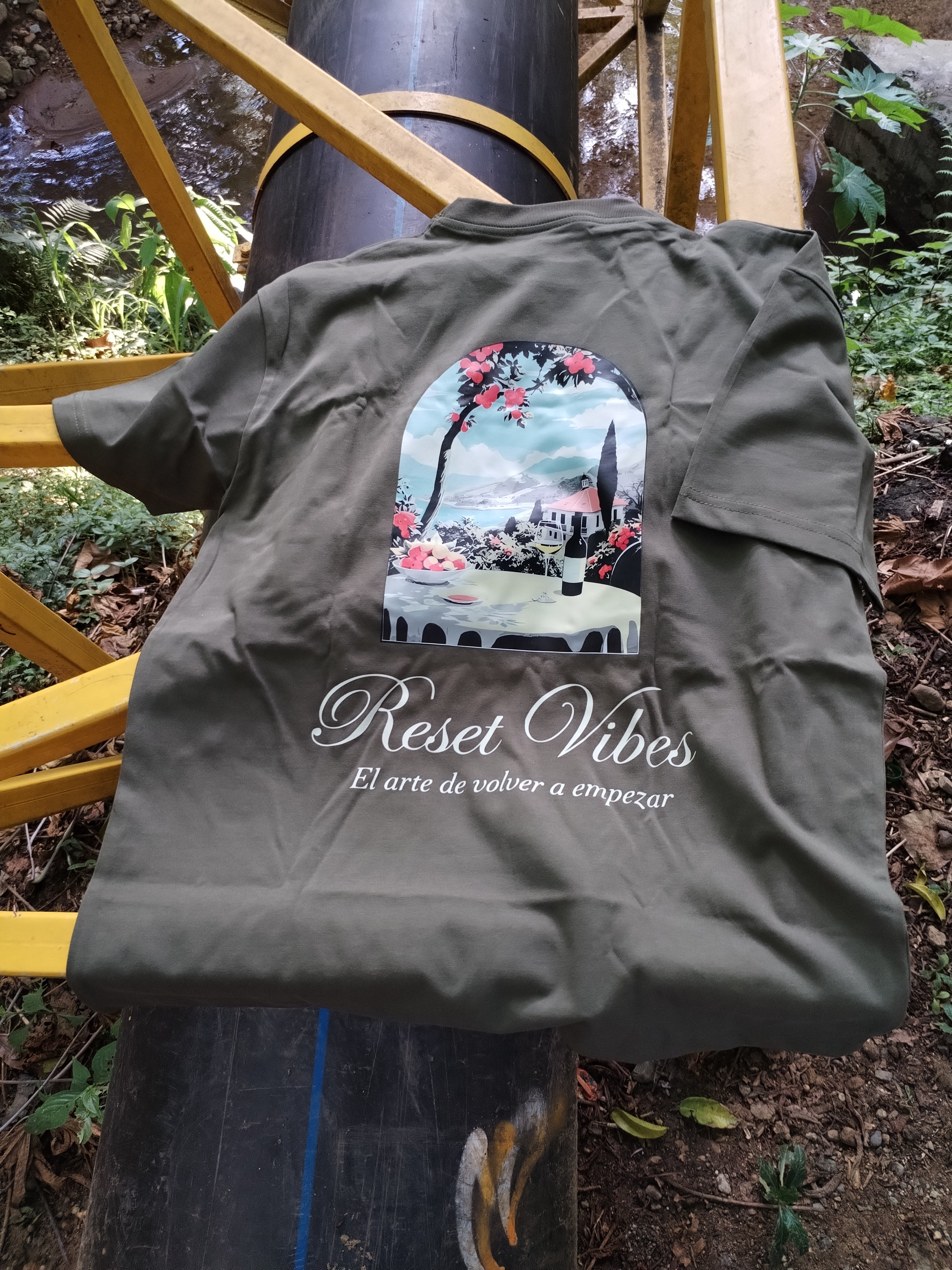 CAMISETA SEMI OVERSIZED MASCULINA MONACO VERDE OLIVO