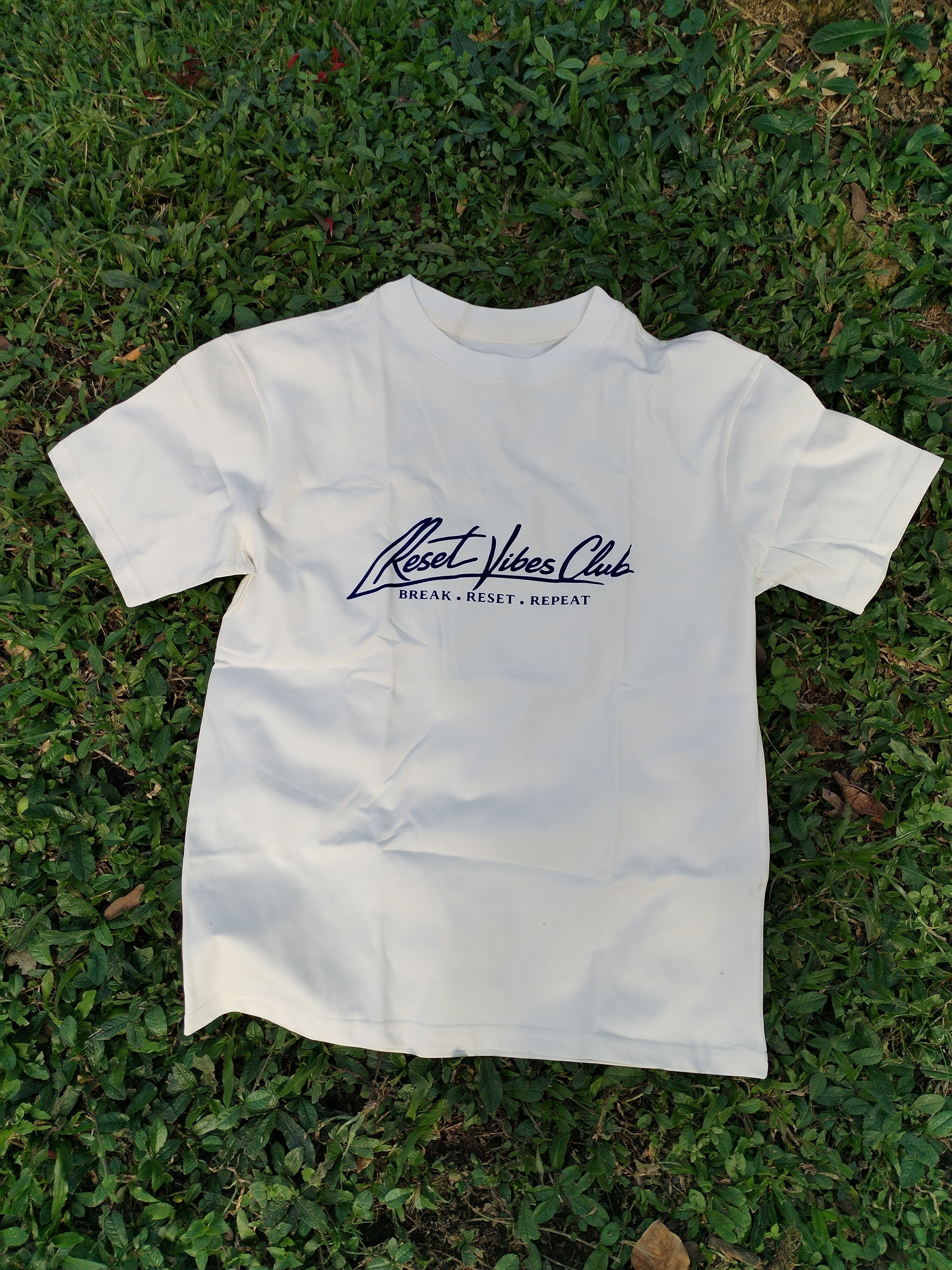 CAMISETA SEMI OVERSIZED MASCULINA RV IVORY