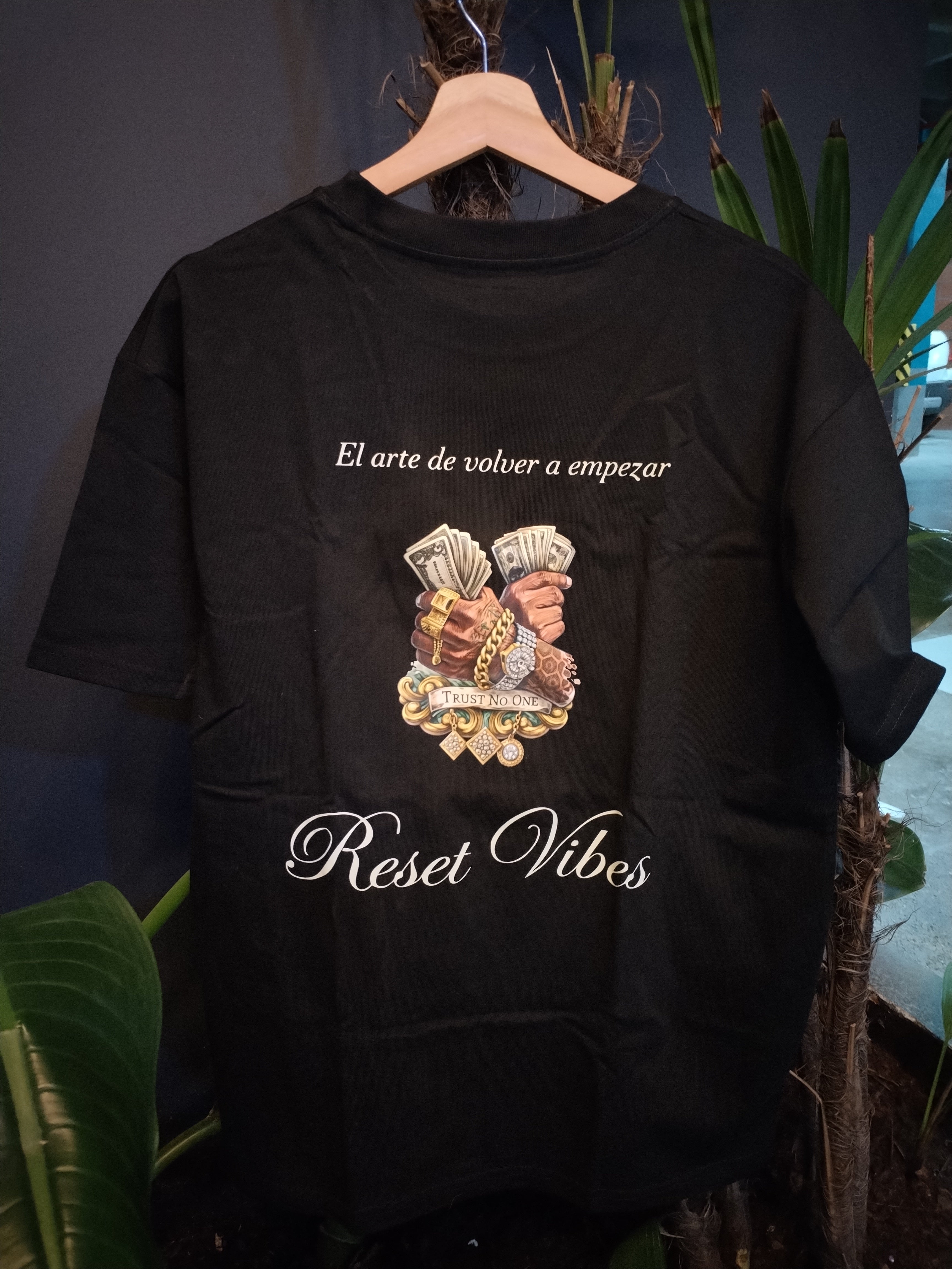 CAMISETA SEMI OVERSIZED MASCULINA DOLLAR NEGRA