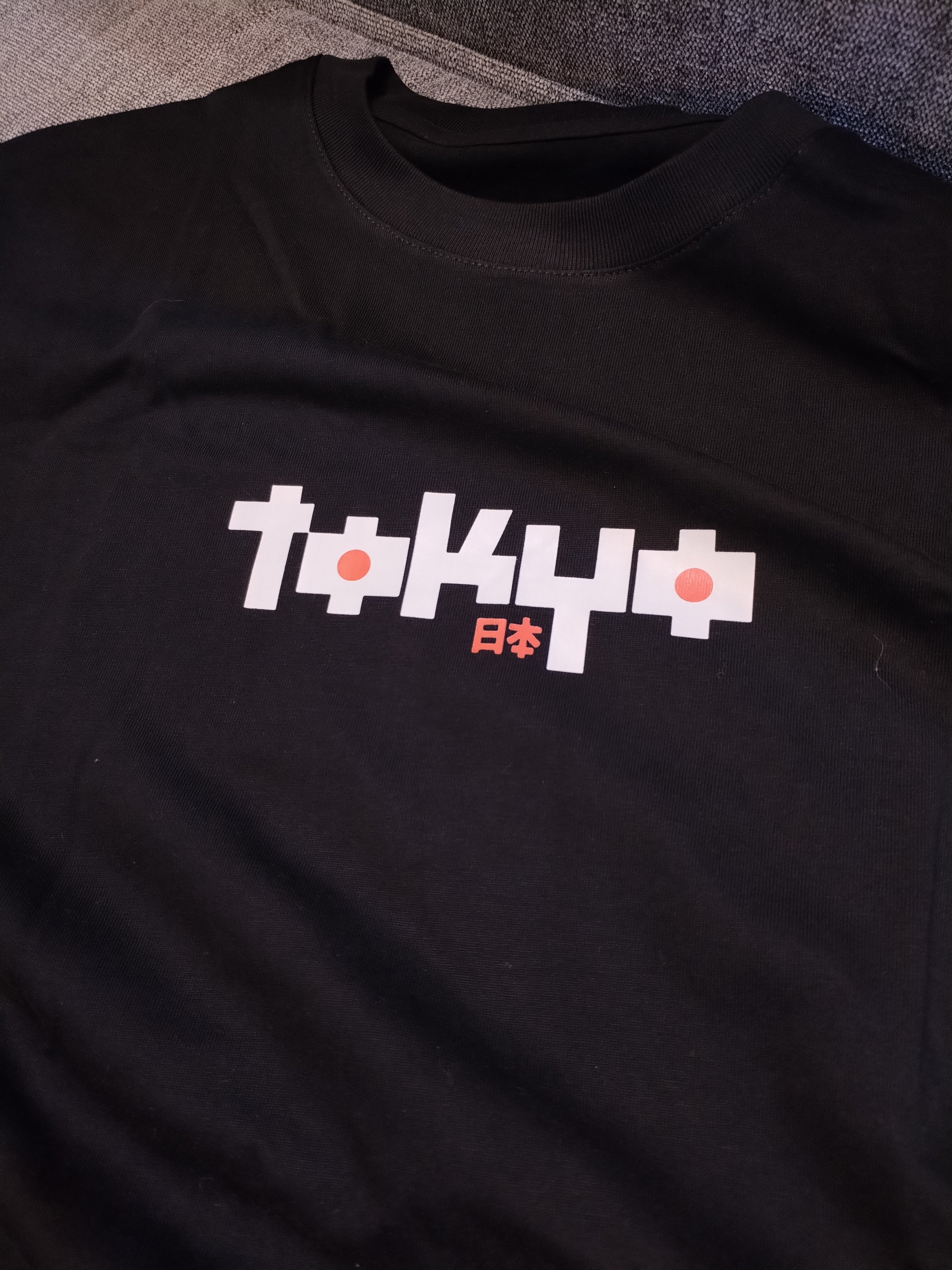 CAMISETA SEMI OVERSIZED MASCULINA TOKYO NEGRA