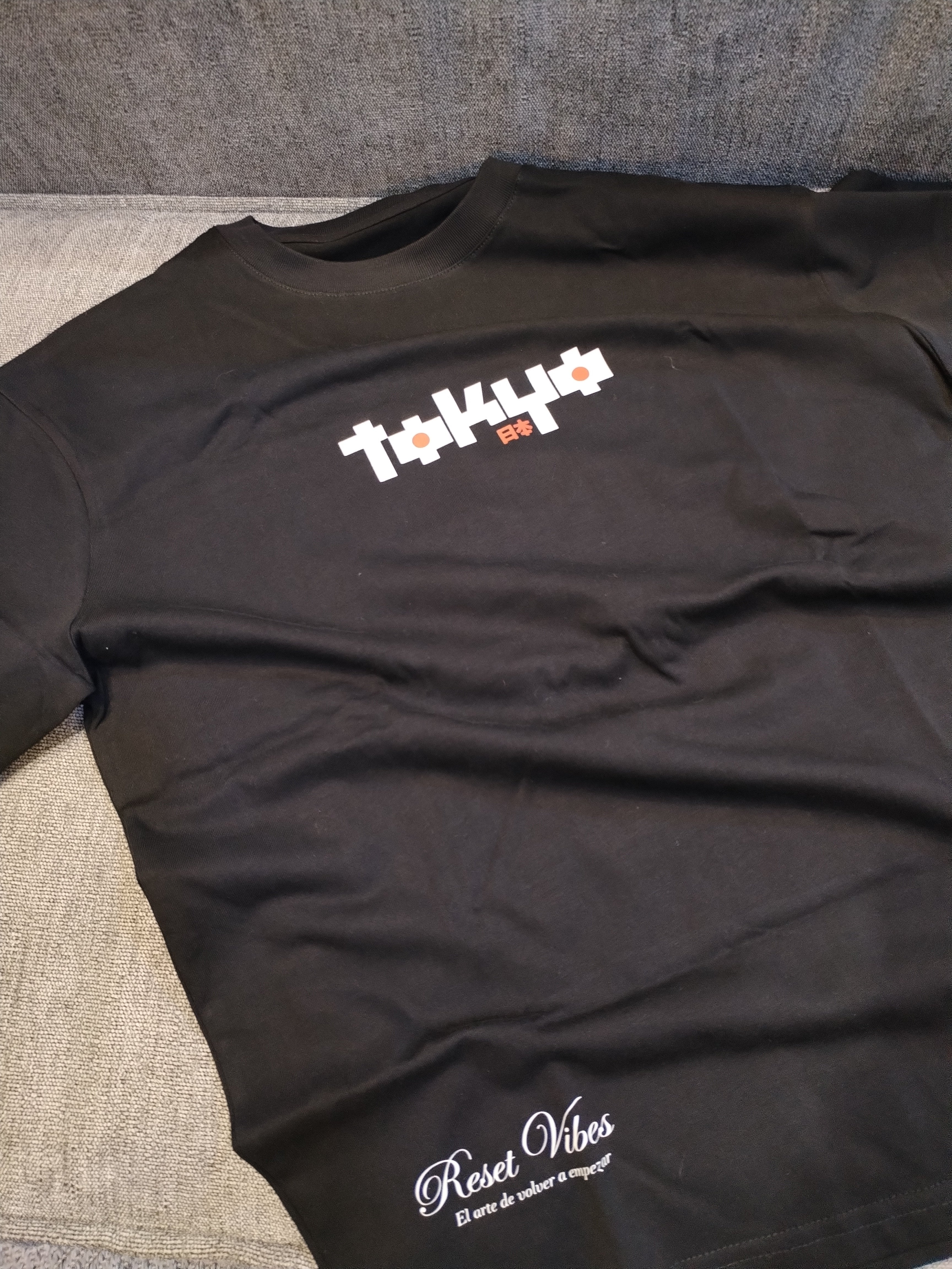 CAMISETA SEMI OVERSIZED MASCULINA TOKYO NEGRA