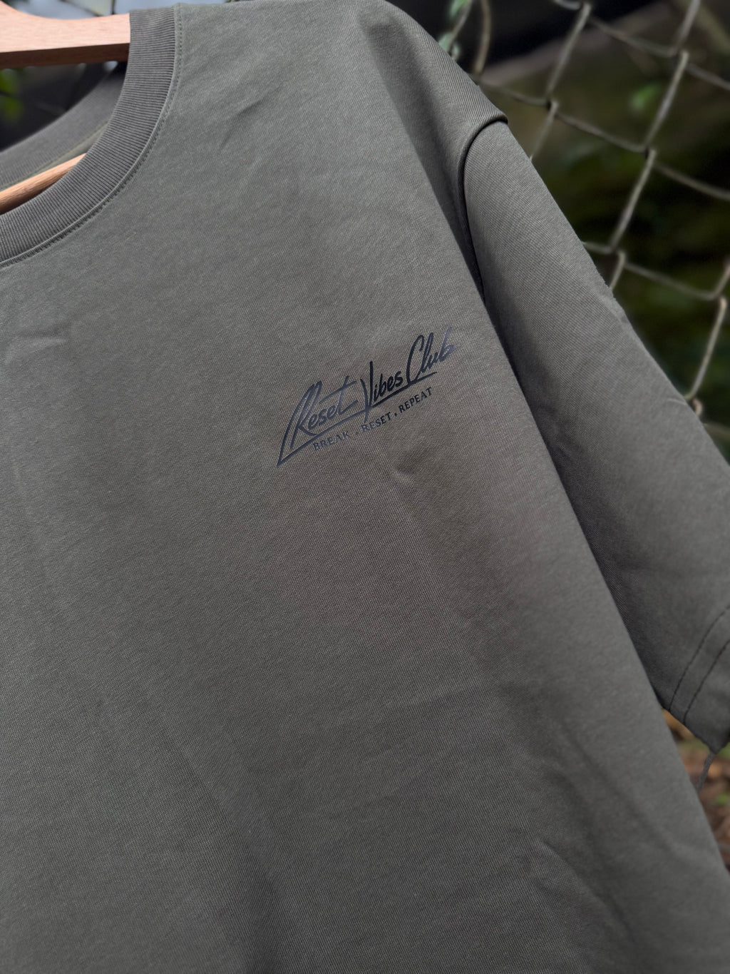 CAMISETA SEMI OVERSIZED MASCULINA DOLLAR VERDE OLIVO