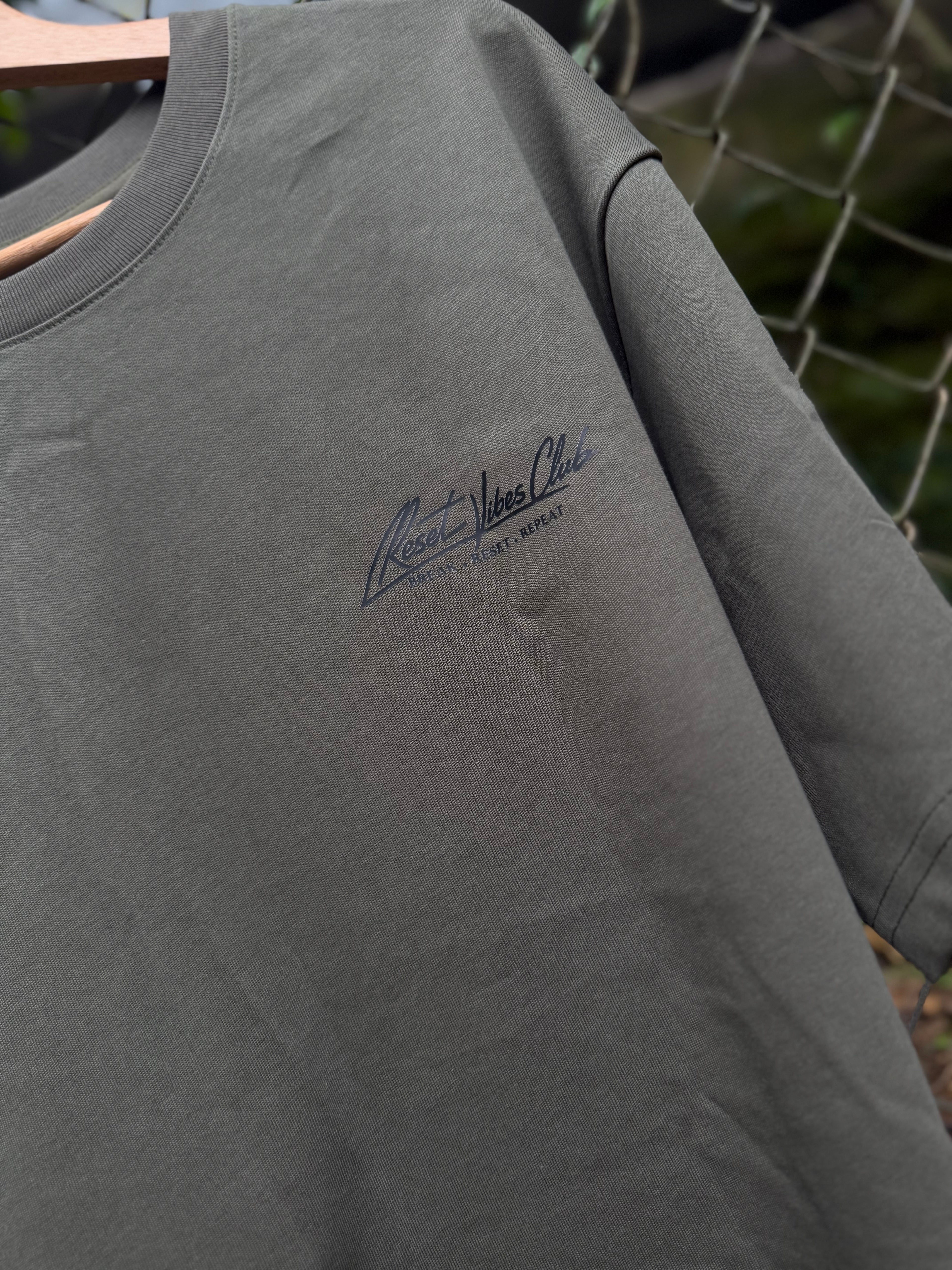 CAMISETA SEMI OVERSIZED MASCULINA DOLLAR VERDE OLIVO