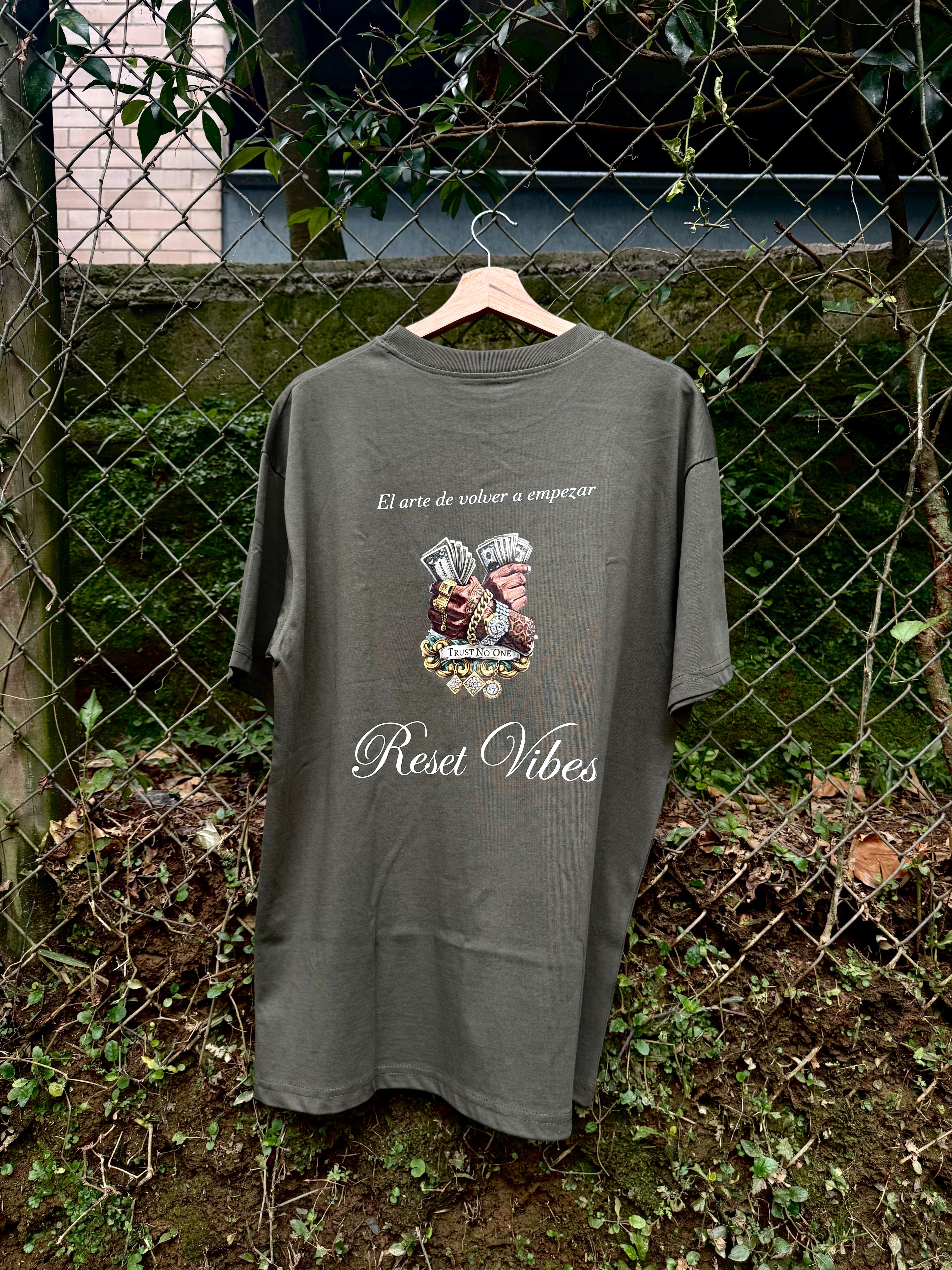 CAMISETA SEMI OVERSIZED MASCULINA DOLLAR VERDE OLIVO