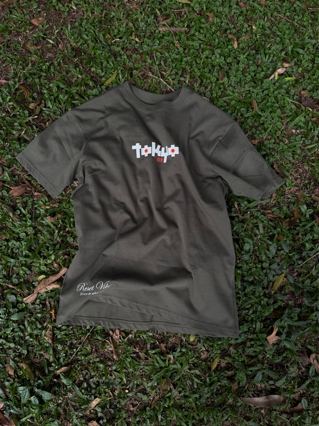 CAMISETA SEMI OVERSIZED MASCULINA TOKYO VERDE OLIVO
