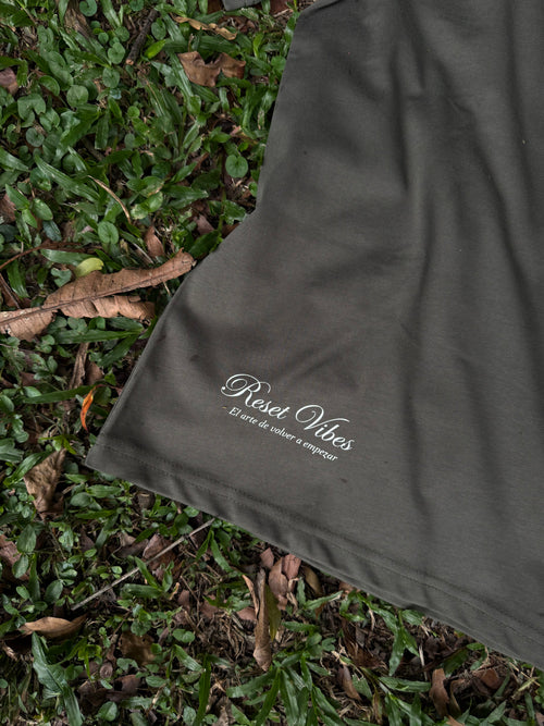 CAMISETA SEMI OVERSIZED MASCULINA TOKYO VERDE OLIVO