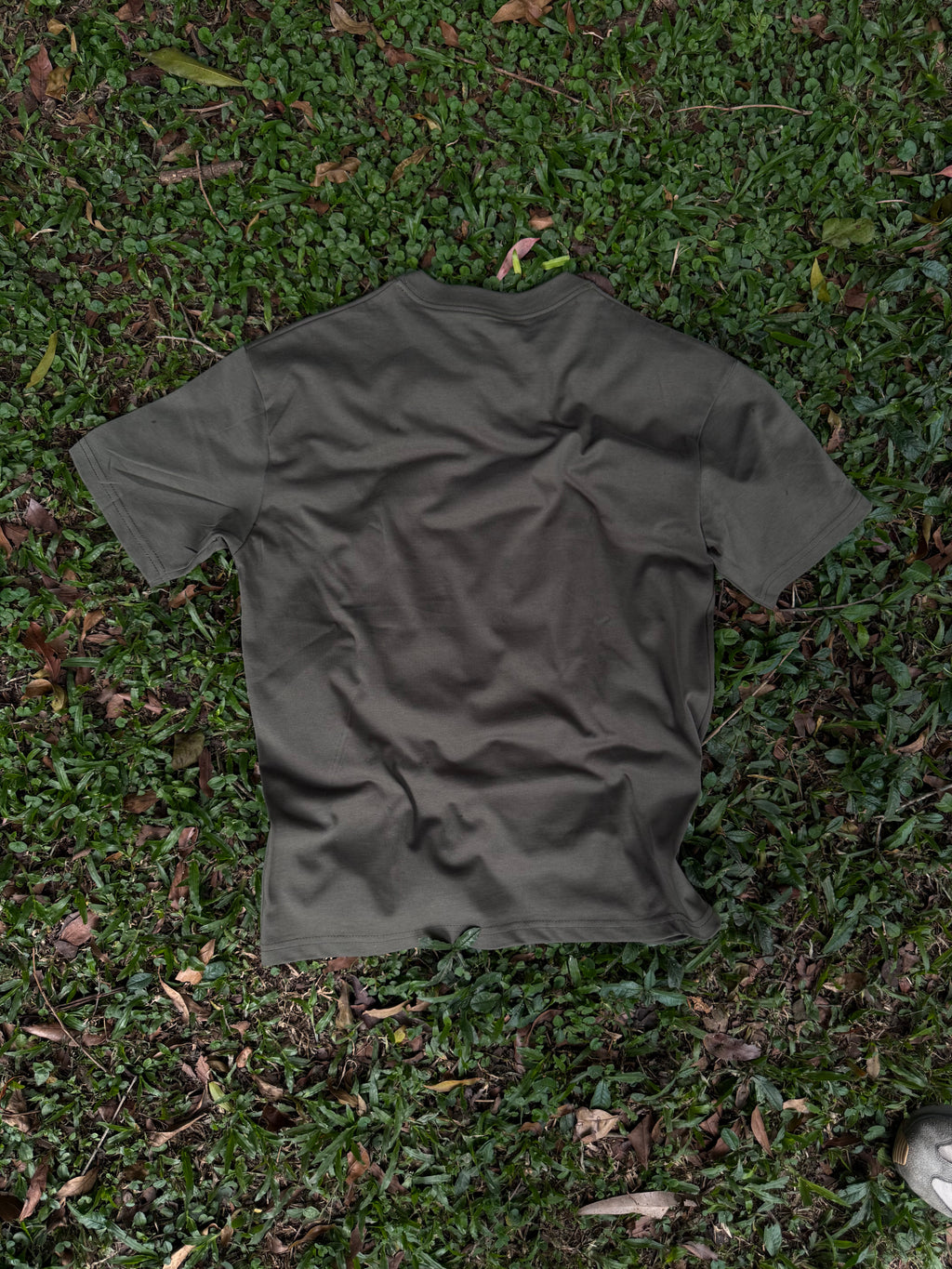 CAMISETA SEMI OVERSIZED MASCULINA TOKYO VERDE OLIVO