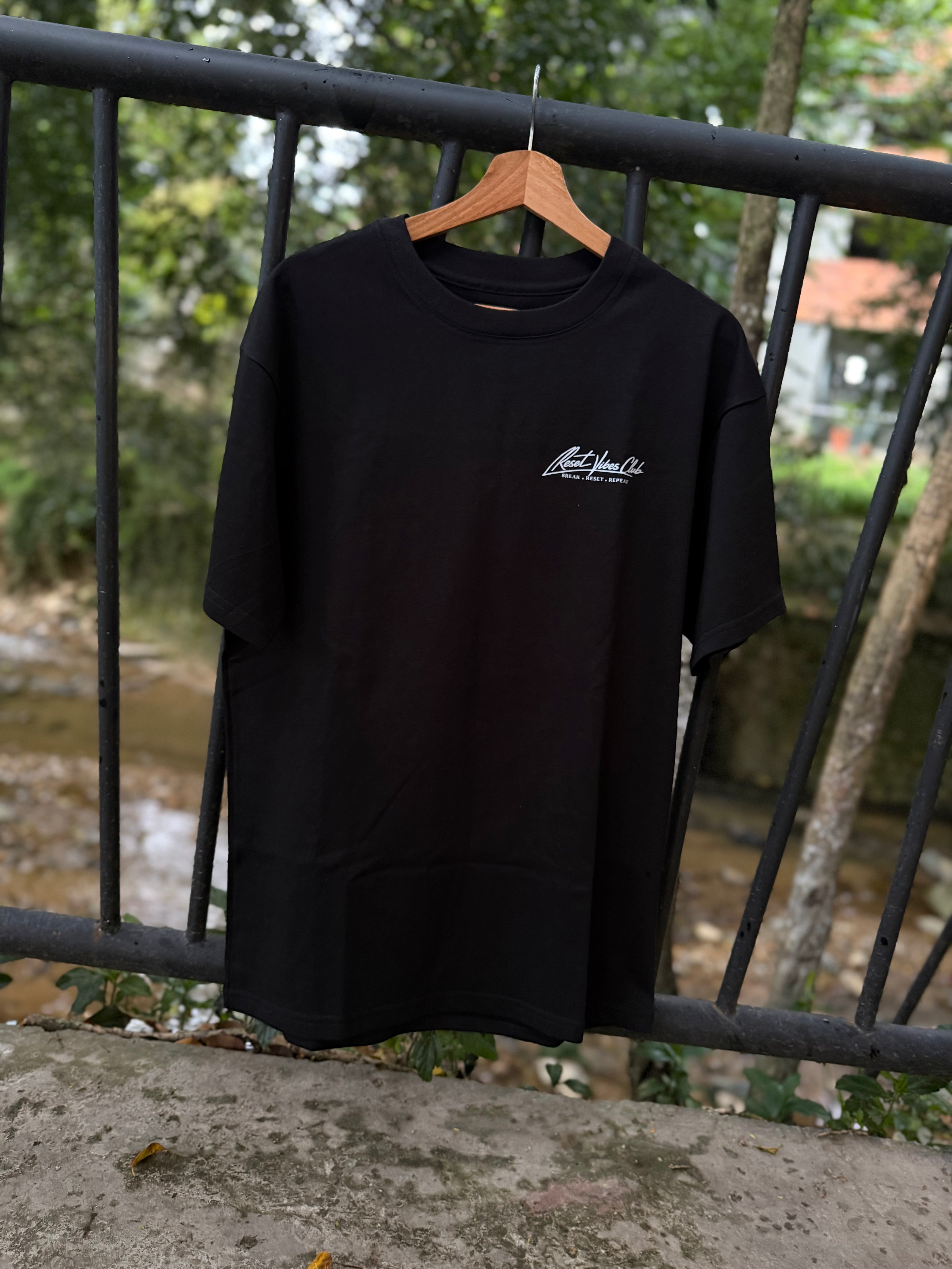 CAMISETA SEMI OVERSIZED MASCULINA RV CLUB NEGRA