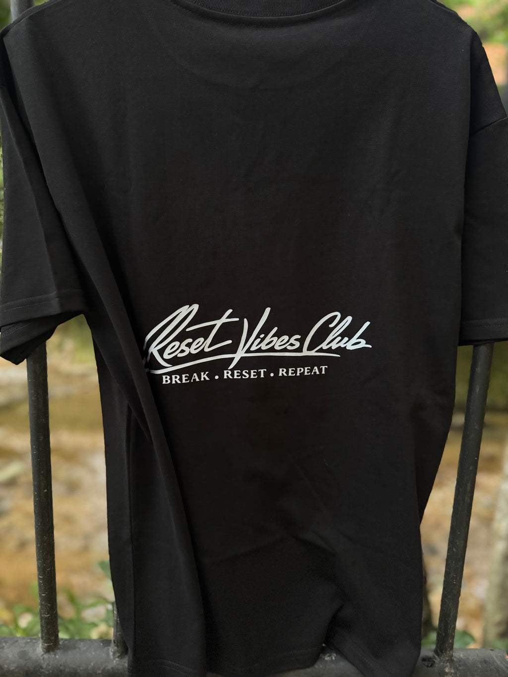CAMISETA SEMI OVERSIZED MASCULINA RV CLUB NEGRA