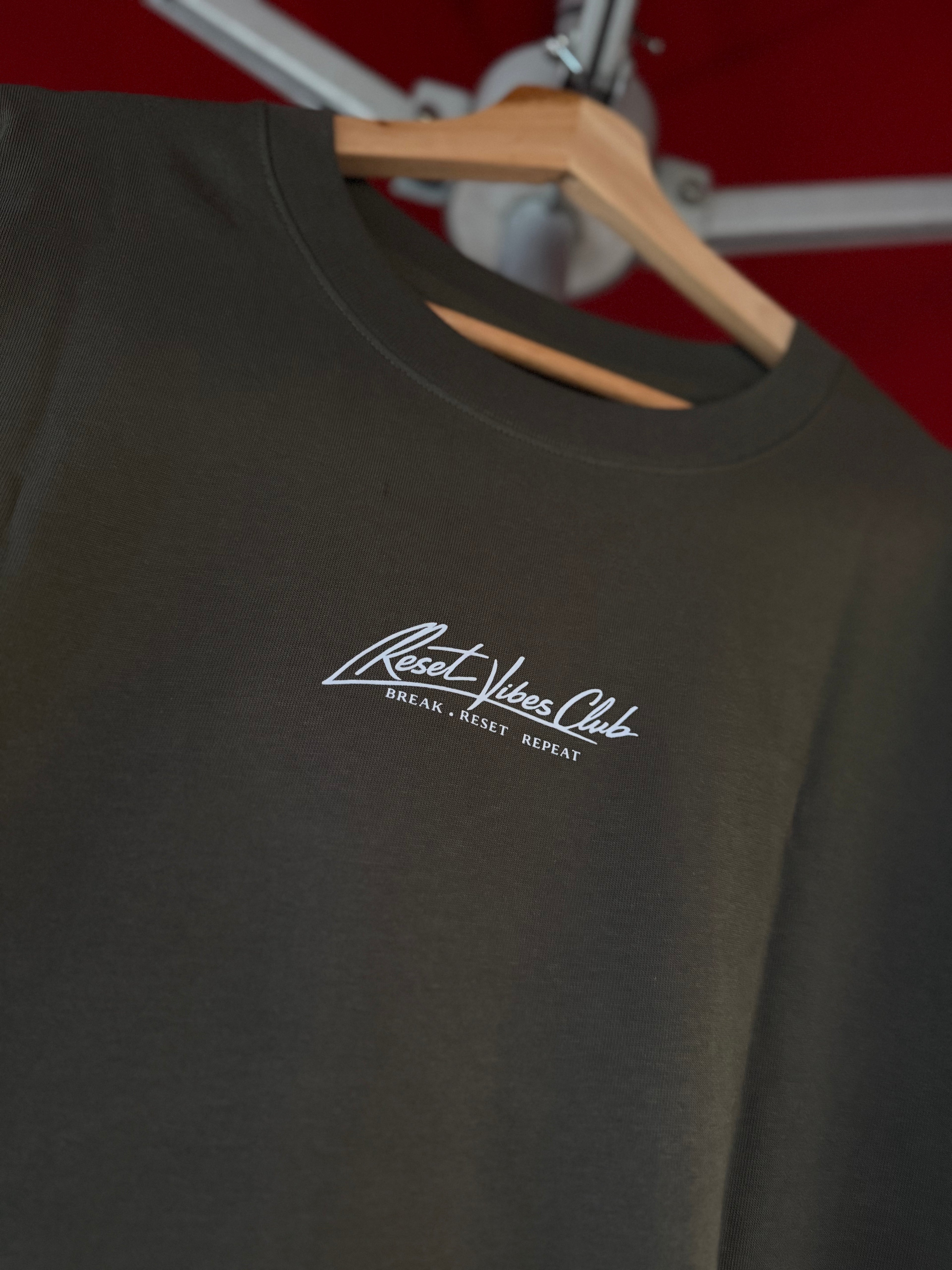 CAMISETA SEMI OVERSIZED MASCULINA ANGEL VERDE OLIVO